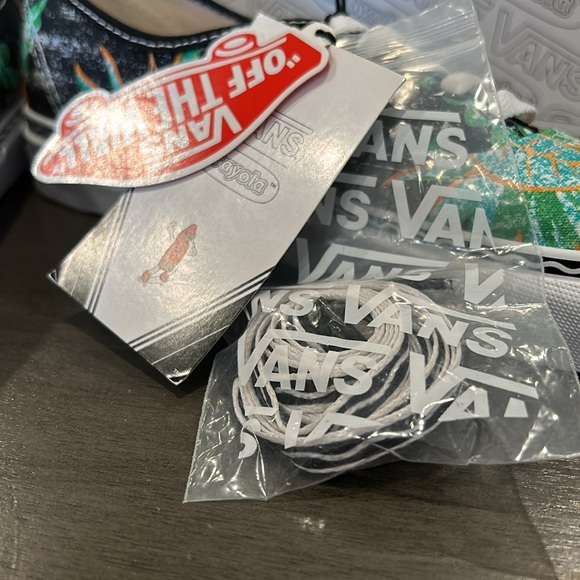 Vans x Crayola Authentic Sneaker - Picture 7 of 7